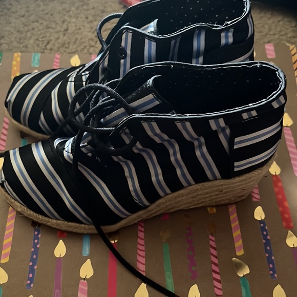 Toms and tabithas - Picture 3 of 4